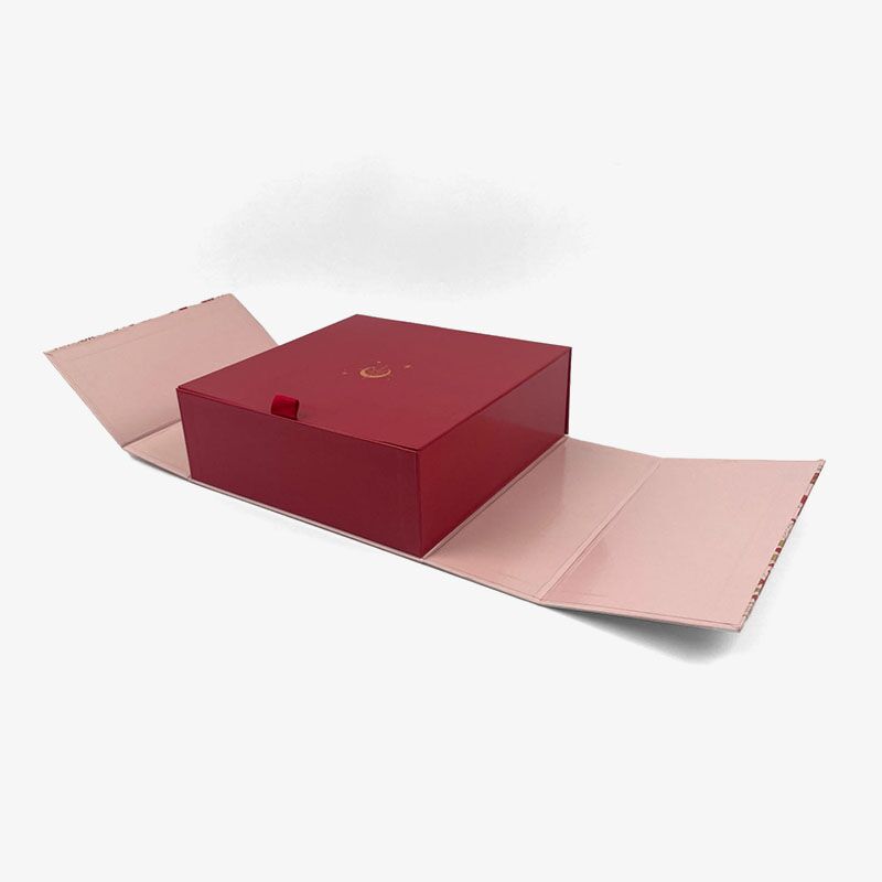 Elegante caja de regalo con velas Elegante caja de regalo con velas